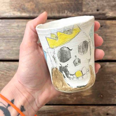 Scull party monkey, krus keramikk 9 cm