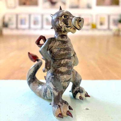 Draco Nanus, 34 cm keramikk skulptur