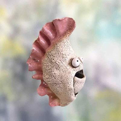 Fruktpiraya, rosa keramikk skulptur tak