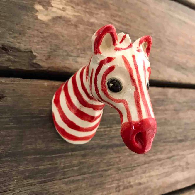 Hovedbilde Zebra mini, skulptur vegg ca 7-8 cm (rød S)