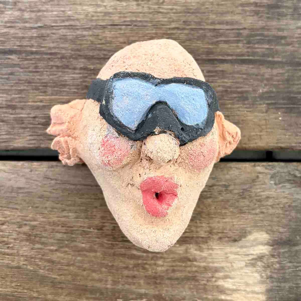 Fjasefjes, skulptur vegg, keramikk ca 9-13 cm (426)