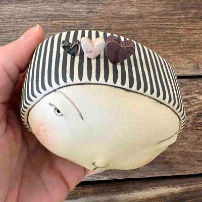 Lykkebringer, skulptur til vegg ca 9x7 cm (16)