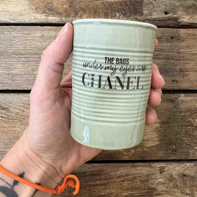 Hovedbilde Chanel bags, krus porselen 10 cm (lys yade)